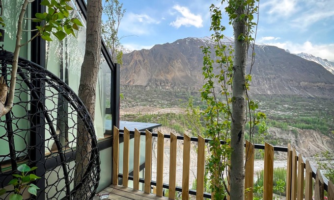 Hunza Ski Chalet | Stunning Cliff-edge 2-bedroom Chalet in Karimabad