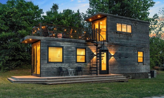 Waco House | Stunning Container Home with Rooftop Terrace