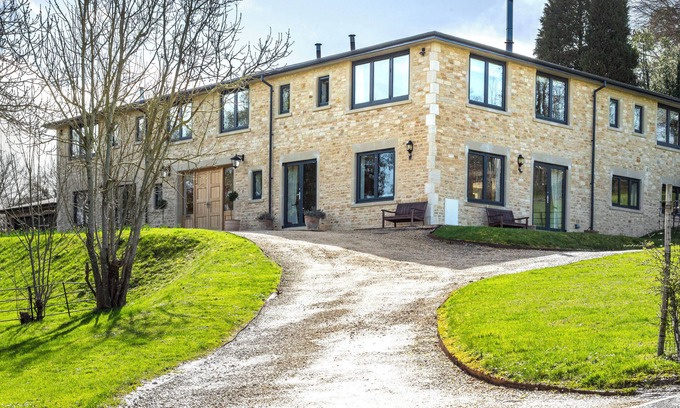 Inchbrook House | Stunning Cotswold Contemporary House set in the vineyards of Woodchester Valley