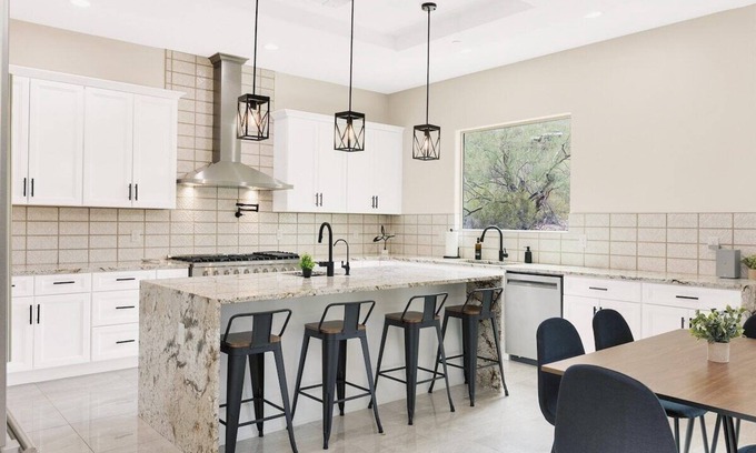 Tucson House | Stunning Designer Home, 4BR/4BA w/Mountain Views and Near Downtown