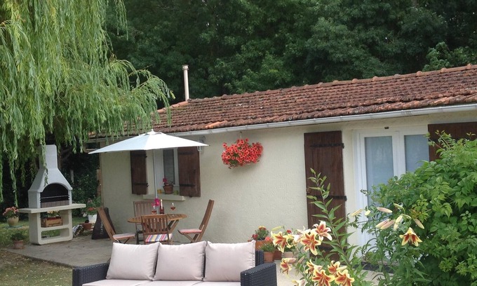 Port-d'Envaux Cottage | Stunning gite in an idyllic location a perfect getaway