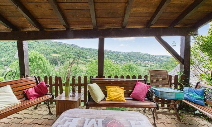 Saint-Laurent-d'Olt House | Stunning home in Saint Laurent d'Olt