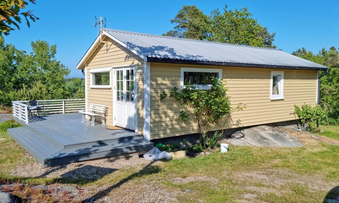 Lillesand House | Stunning home in Brekkestø with kitchen