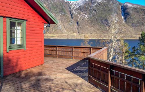 Volda House | Stunning Home In Lauvstad With House Sea View