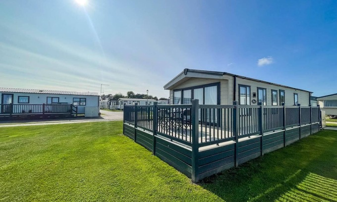 Hopton House | Stunning lodge full sea views at Broadland Sands in Suffolk ref 20089BS