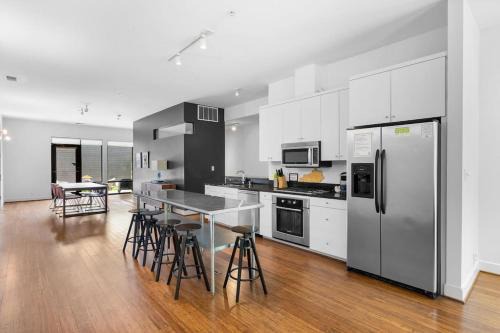 Butchertown Apartment | Stunning Modern Apt in Nulu