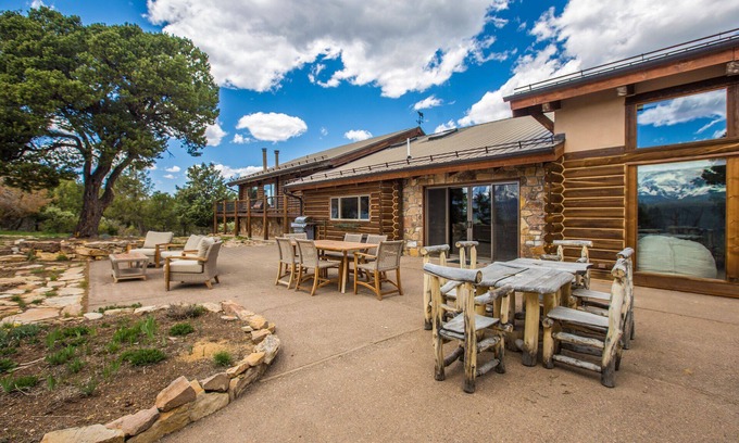 Loghill Village House | Stunning Mountain Home with Spectacular Views - Access to Trails STR2024-063