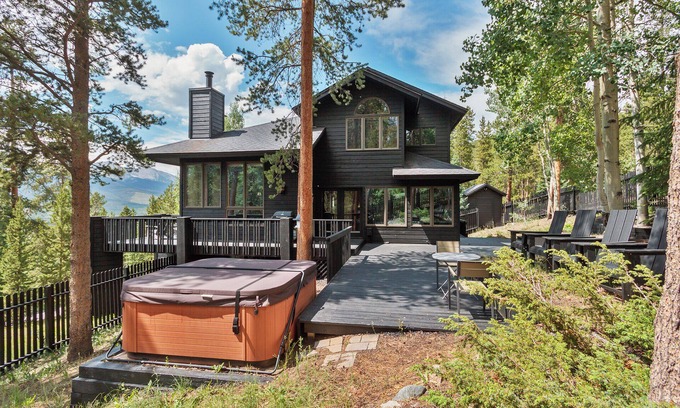 Forest Hills House | Stunning Mountain Modern Home, Breathtaking Views Of Slopes Minutes From Gondola