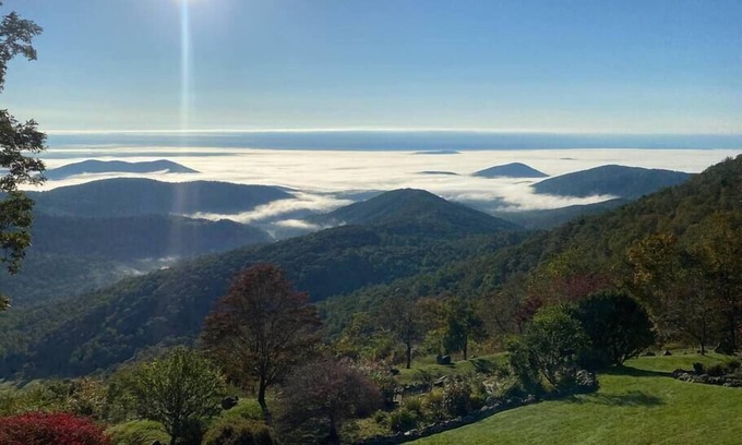 Free Union House | Stunning Mountain-Top Views w Hot Tub & 6 Bedrooms