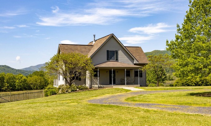 Etlan House | Stunning Old Rag and Shenandoah Vistas from this Gorgeous, Peaceful Retreat