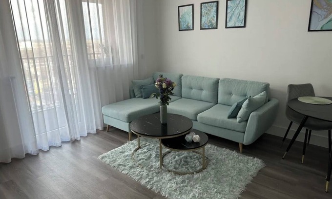 Norwood Green Apartment | Stunning one-bedroom apartment near Heathrow Airport