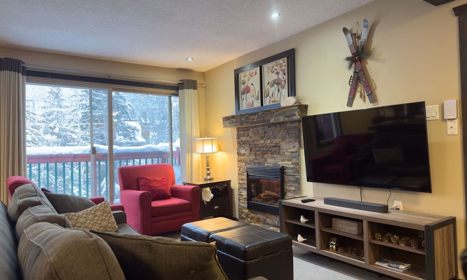 East Kootenay Condo | Stunning Panorama Mountain Retreat