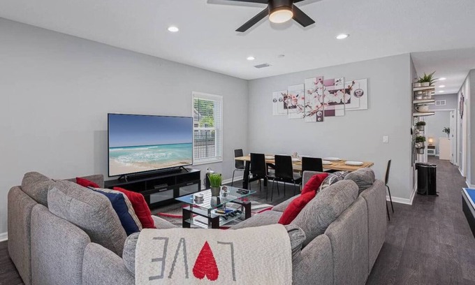 Ybor City Apartment | Stunning & Perfect Home w/Pool/Ping Pong Table Near Downtown, Ybor & Armateur