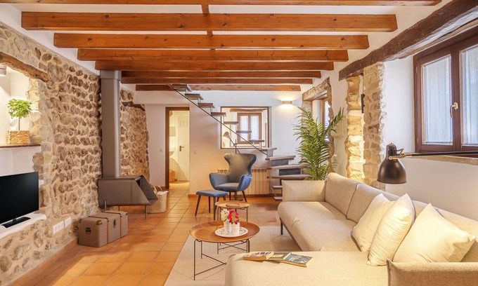 Mancor de la Vall House | Stunning private villa for 5 guests with WIFI, A/C, TV and terrace