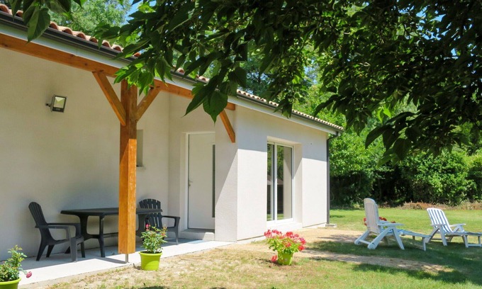 Civrac-en-Medoc House | Stunning private villa for 4 people with WIFI, TV, terrace and parking