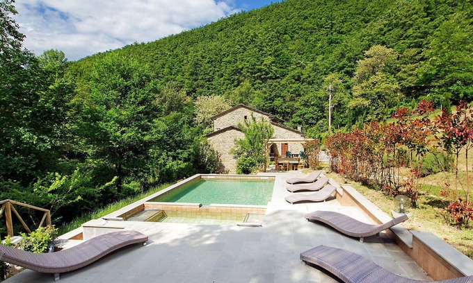 Sansepolcro Villa | Stunning private villa for 15 guests with private pool, WIFI, hot tub, TV, patio and pets allowed