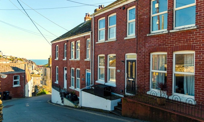 Portmellon House | Stunning private villa for 6 people with WIFI, TV, terrace, pets allowed and parking