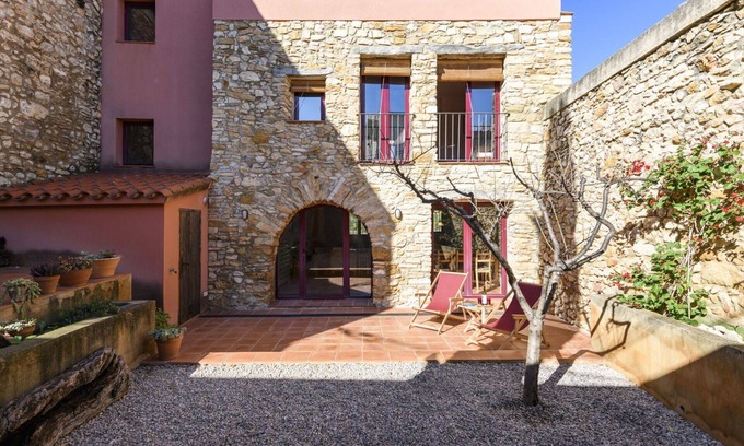 Godall House | Stunning private villa for 10 guests with terrace, pets allowed and panoramic view