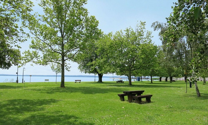 Balatonalmadi House | Stunning private villa for 10 people with WIFI, TV, terrace and parking
