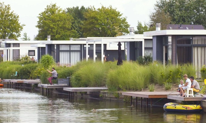 Nunspeet House | Stunning private villa for 4 people with pool, WIFI, TV, terrace and parking