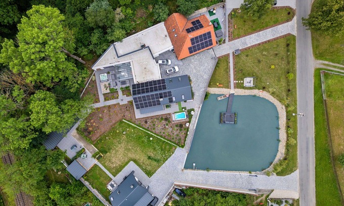 Dolni Laz House | Stunning private villa for 6 people with WIFI, A/C, hot tub, TV, terrace, pets allowed and parking