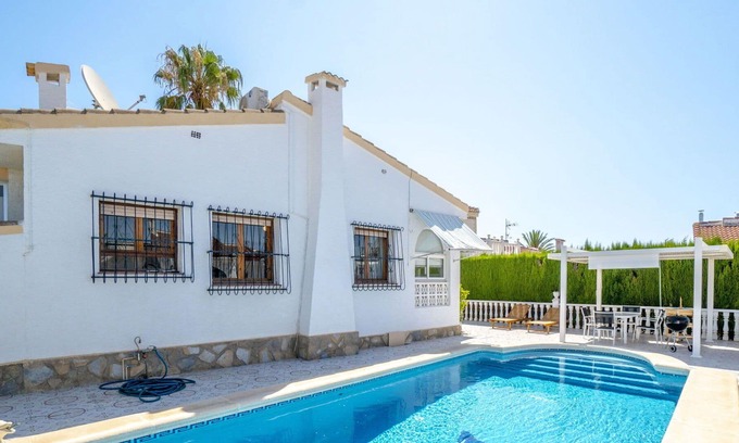 Quesada House | Stunning private villa for 4 guests with A/C, private pool, WIFI, terrace and pets allowed
