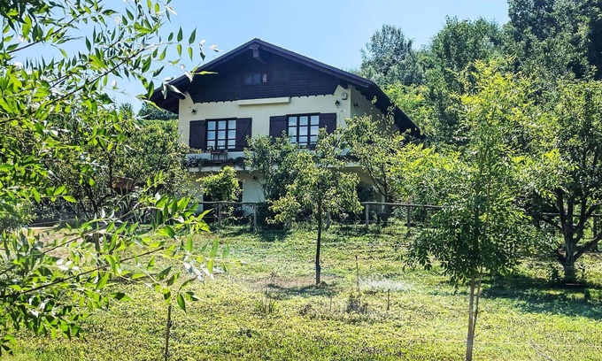 Asti House | Stunning private villa for 6 guests with A/C, WIFI, TV and terrace