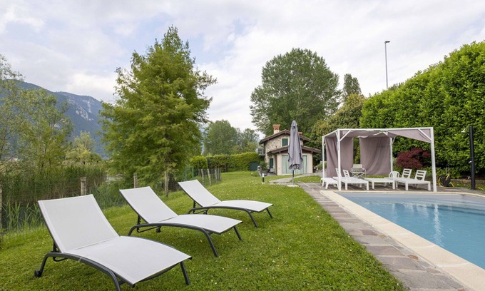 Cremignane Villa | Stunning private villa for 6 people with WIFI, A/C, private pool, TV, patio and pets allowed
