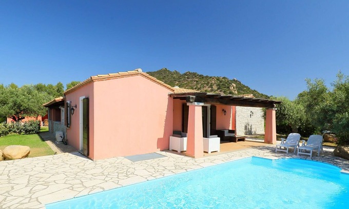 Sant'Elmo House | Stunning private villa for 8 guests with private pool, WIFI, TV, terrace, pets allowed and parking