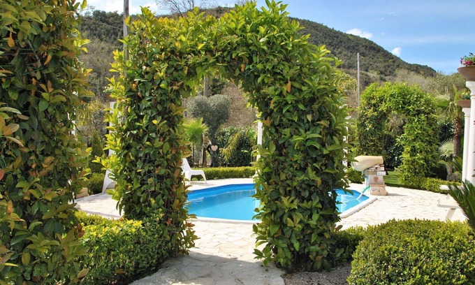 Trivio Villa | Stunning private villa for 6 people with WIFI, A/C, private pool, TV, pets allowed and parking