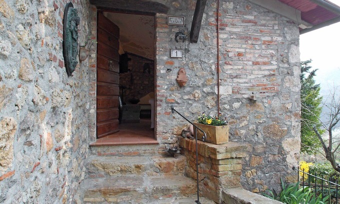 Monticiano Villa | Stunning private villa for 6 guests with private pool, WIFI, TV, patio, pets allowed and parking