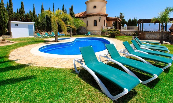 Motril Villa | Stunning private villa with hot tub, WIFI, A/C, private pool, TV, terrace, pets allowed and park...