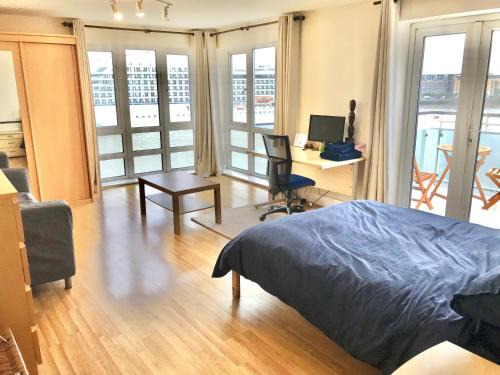 Island Gardens Apartment | Stunning river view 2 bedrooms entire flat E14 3WA underground parking Island Gardens DLR station nearby