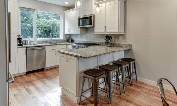 Asheville Apartment | Stunning Rooftop Terrace Townhome Private Elevator