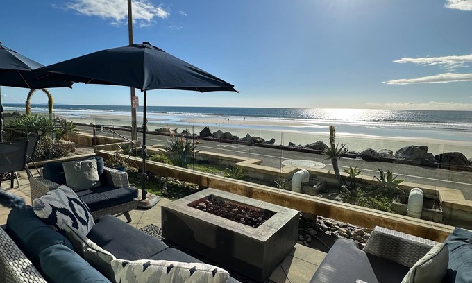 Townsite House | Stunning Seahorse Beach Villa🐬Beachfront Modern Luxury🌊AC☀️gourmet kitchen🙌🏻5 beds