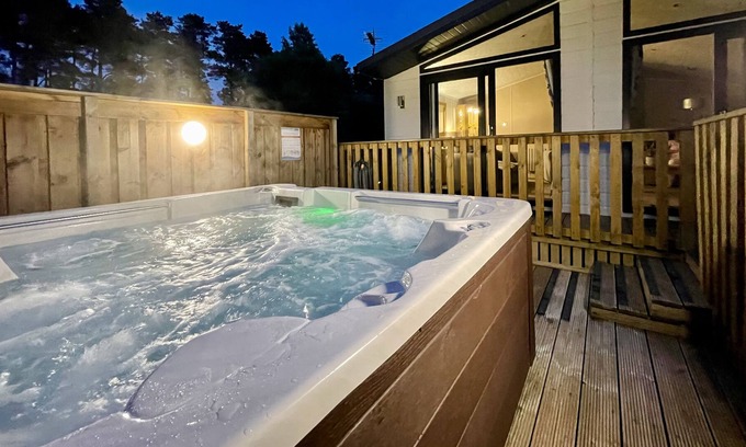 Jedburgh House | Stunning Signature Lodge 3 Bedrooms With Hot Tub