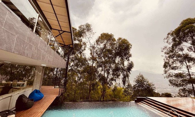 Envigado Villa | Stunning Six bedroom luxurious modern Villa