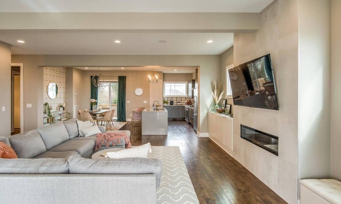 Talbot's Corner Villa | Stunning Skyline Manor - Beautiful Rooftop Views of Downtown Nashville