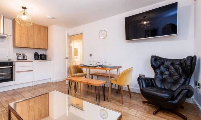 Hull Apartment | Stunning & Stylish apartment, City Centre, Sleeps 4