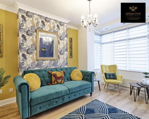 Westcliff-on-Sea House | Stunning Tropical Oasis in Southend-on-Sea By Artisan Stays I Weekly or Monthly Stay Offer I Free Parking I Sleeps 7
