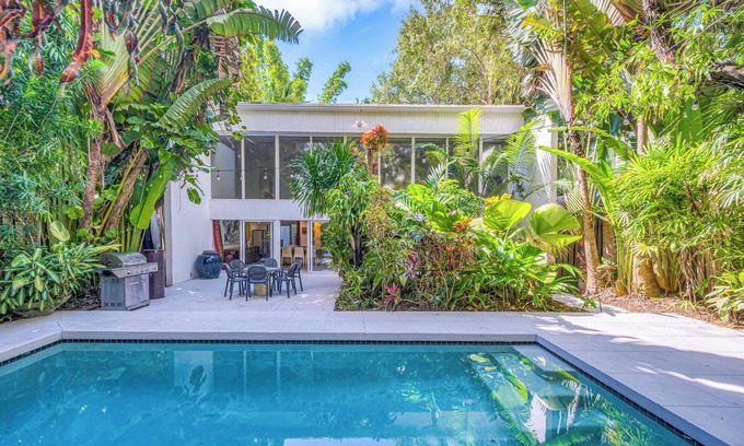 Northeast Coconut Grove House | Stunning Tropical Pool House In Miami Coconut Grove - 10min Brickell