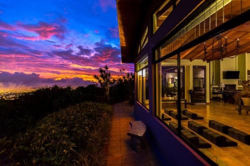 San Isidro House | Stunning Views from Coffee Country Villa - 25 min to SJO