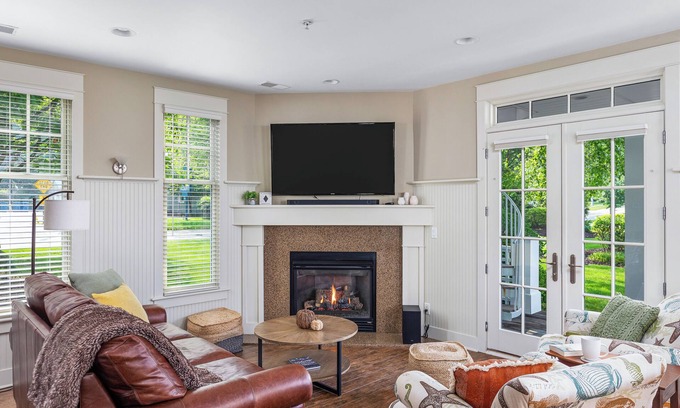 Saugatuck Condo | Stunning Views from Rooftop Balcony, Lakefront, Pool Access, Walk to downtown