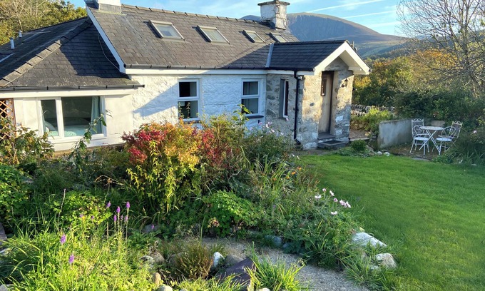 Brynrefail Cottage | Stunning views of Snowdonia Mountains