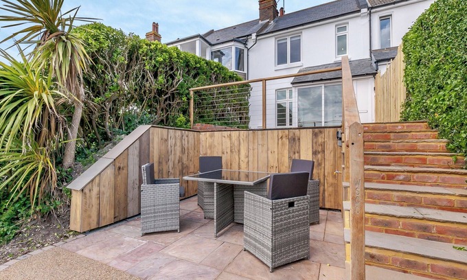 Brighton Cottage | Stunning views of the English Channel and Brighton Marina.