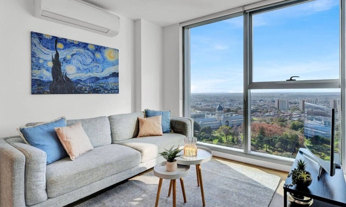 Melbourne Central Business District Apartment | Stunning Views - Spacious CBD Sky Escape