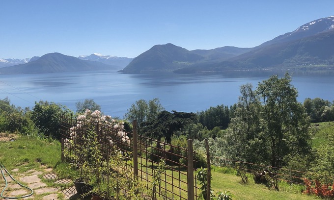 Ulstein Municipality House | Stunning views to the mountains and sea, sleeps 6people.