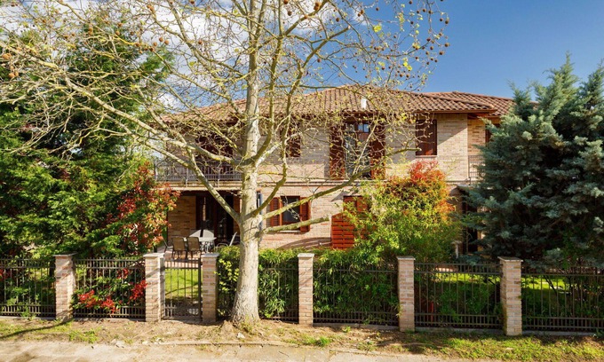 Balatonoszod House | Stunning villa for 9 guests with A/C, WIFI, TV, terrace, pets allowed and parking