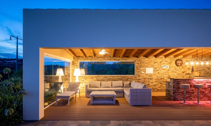 Loule Villa | Stunning villa for 12 people, heated swimming pool, awesome pool bar, sea views