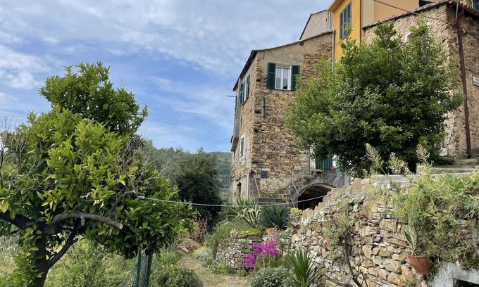 Torrazza House | Stunning villa for 5 guests with WIFI, terrace, pets allowed, panoramic view and parking
